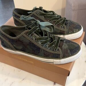 VOX Queen Sequin Camouflage Sneakers Size 37 Sparkle Camo Shoes